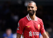 Antara Kontrak Baru dan Rekor yang Mustahil Dipecahkan di Liverpool